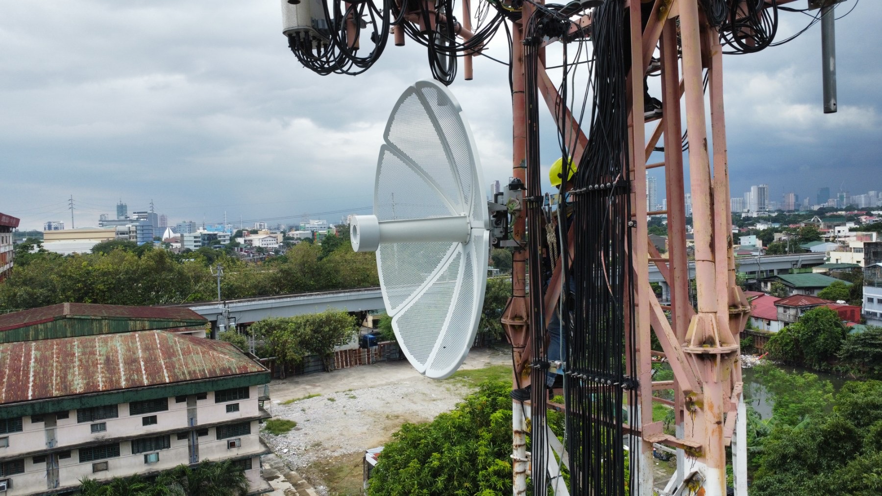 PLDT / Smart: Smart moves: robotic arms bring stronger, smarter coverage